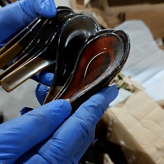 摆件盘子碗茶壶啥都有