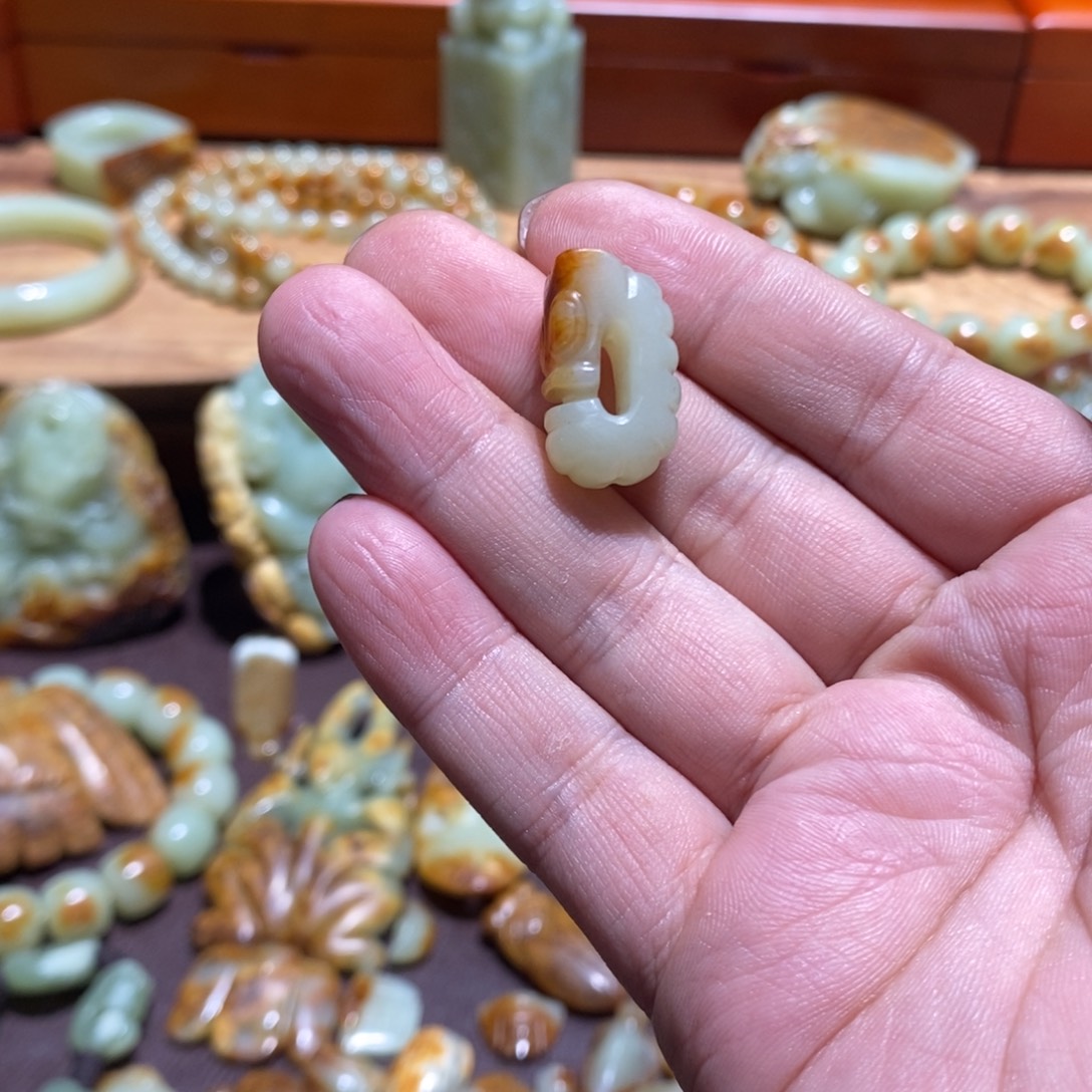 时***越岫岩河磨玉（透闪石质玉）未镶嵌珠宝奇石