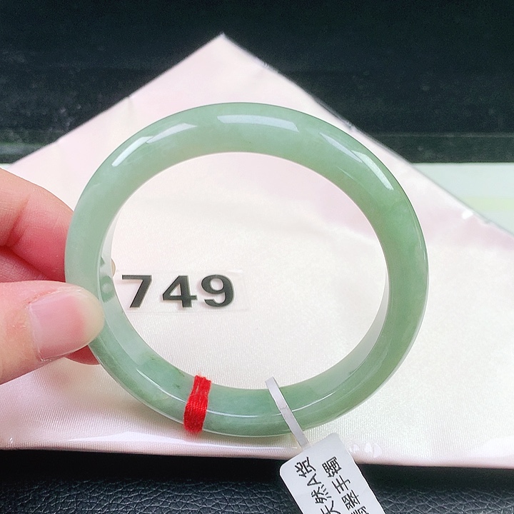 未镶嵌手镯翡翠749