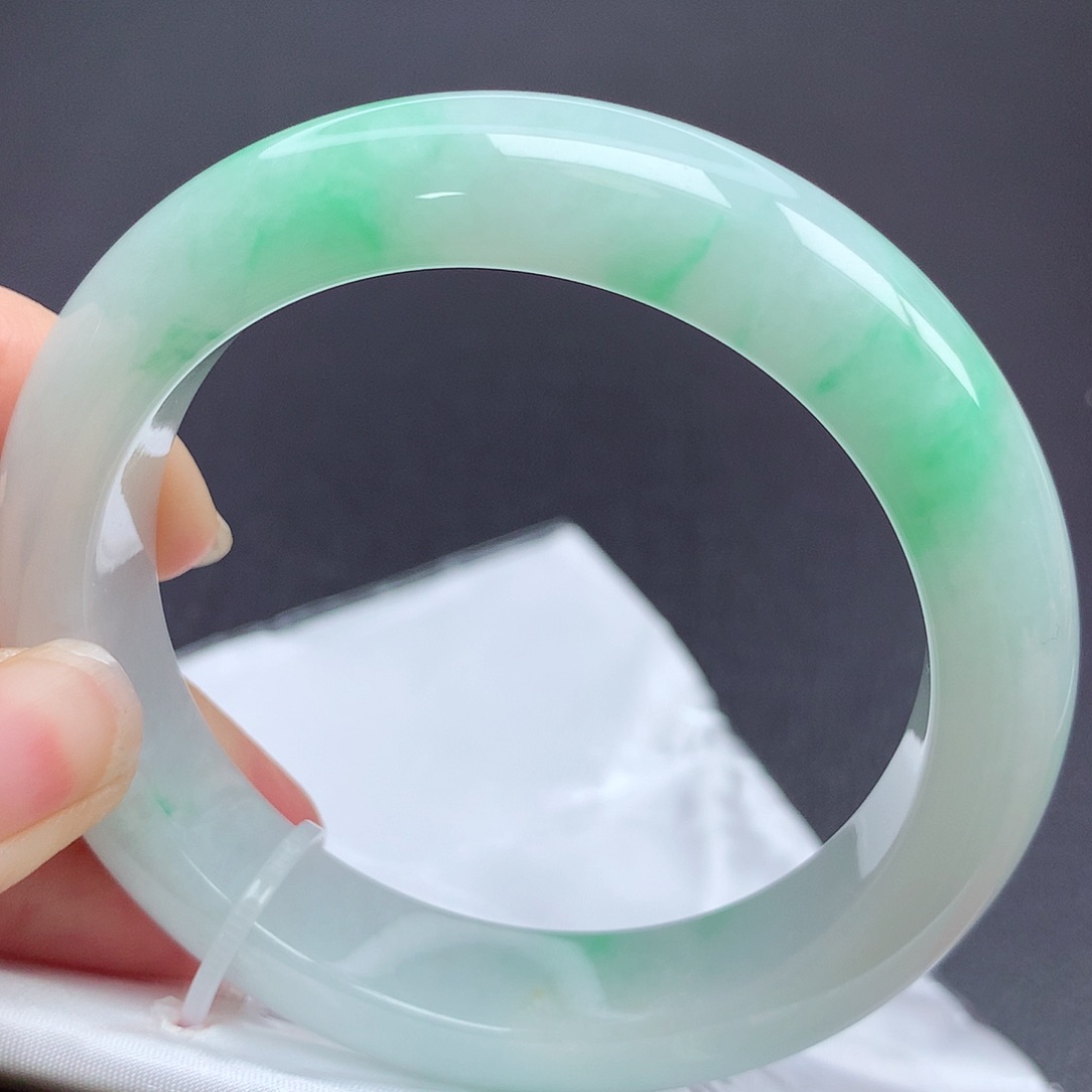 翡翠手镯未镶嵌58圈口