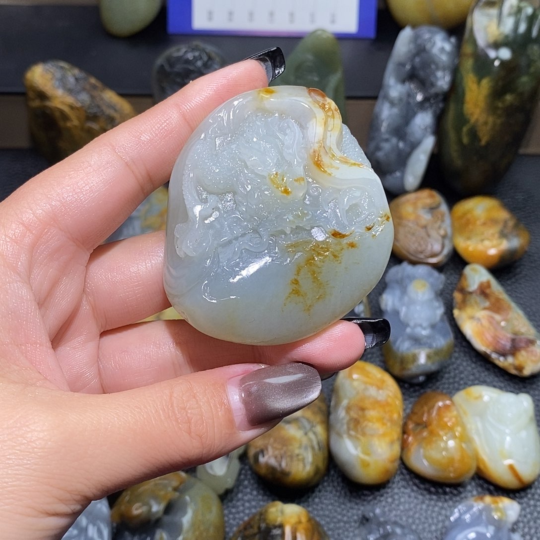 没***？和田玉未镶嵌颈饰