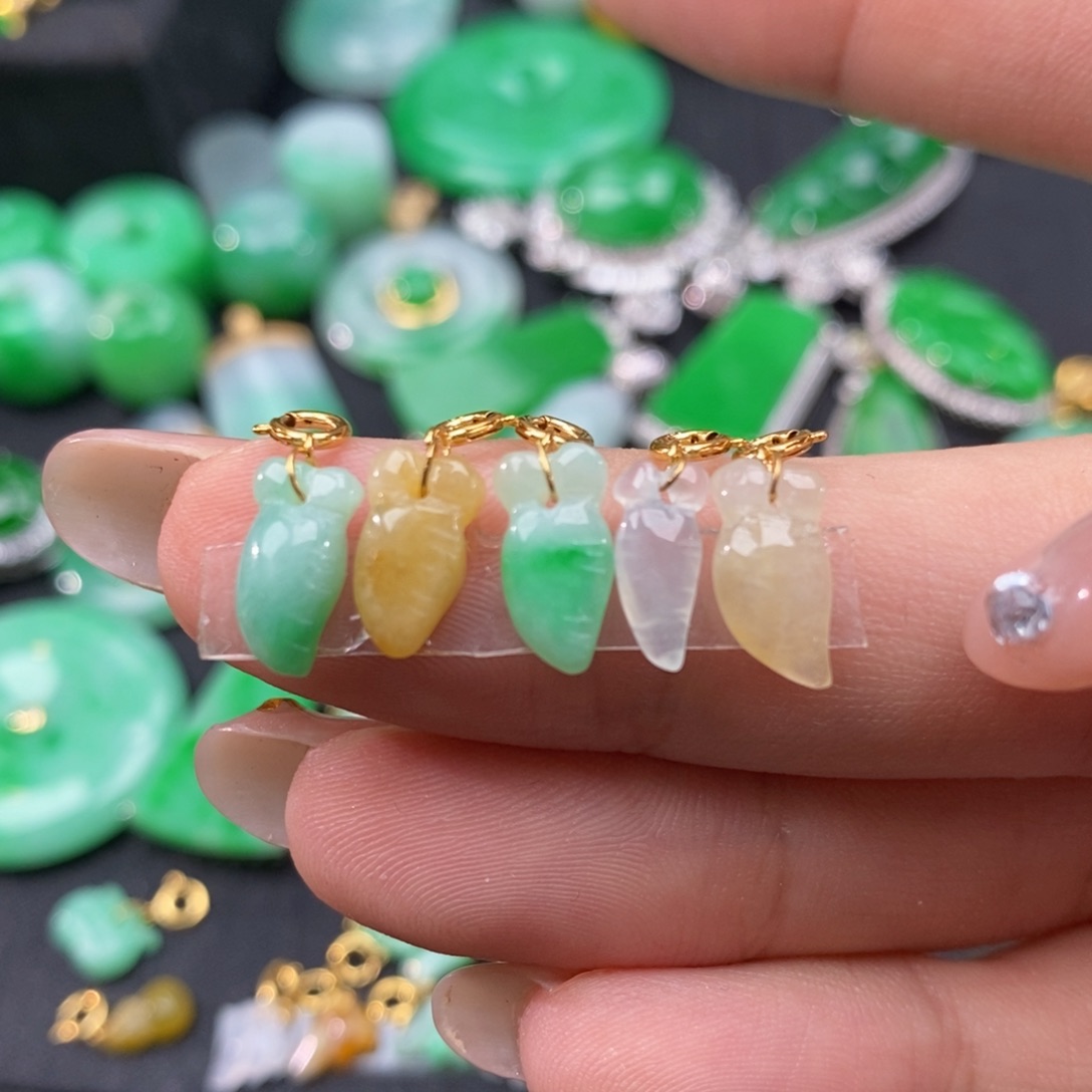 翡翠颈饰18K金镶嵌翡翠