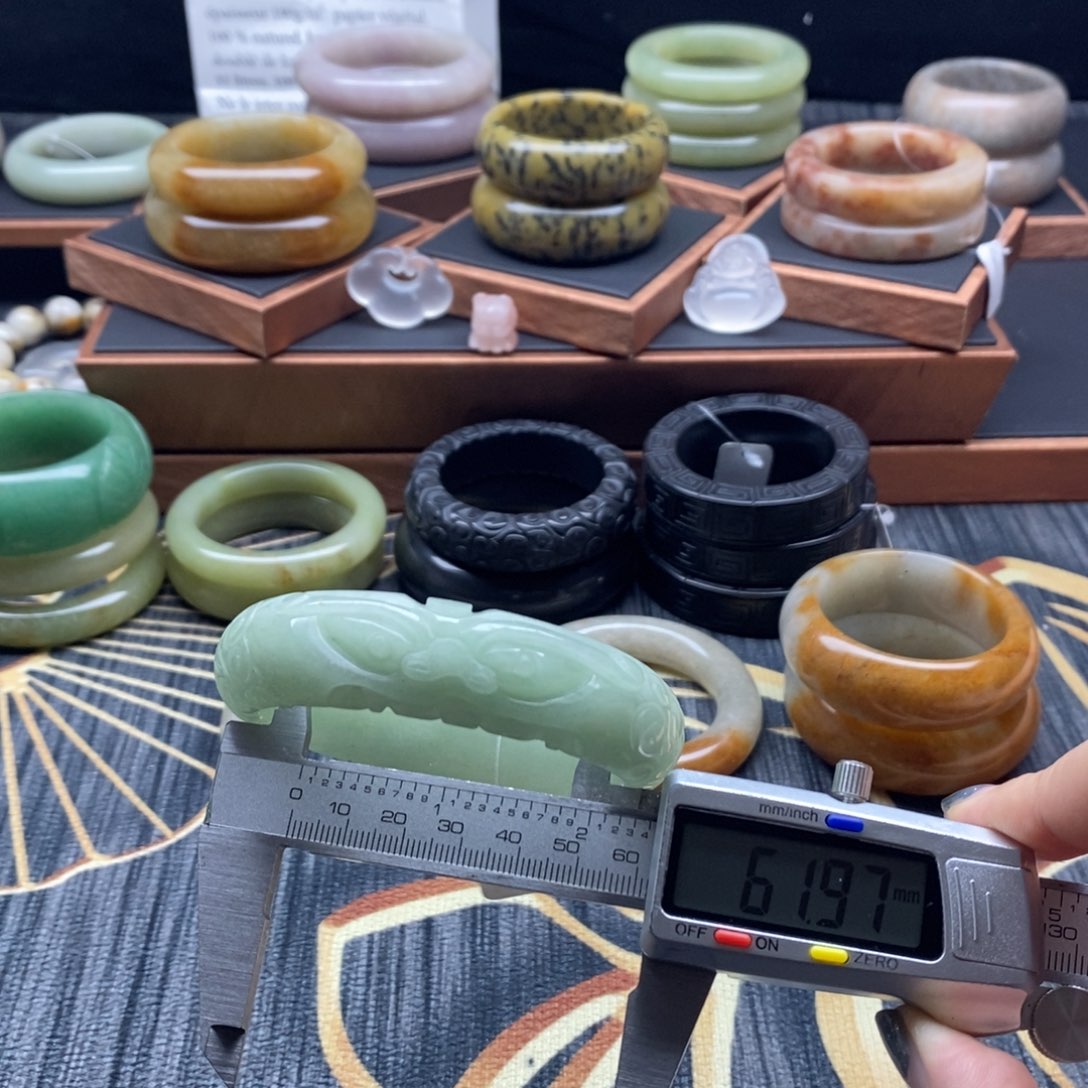 石英质玉未镶嵌手镯