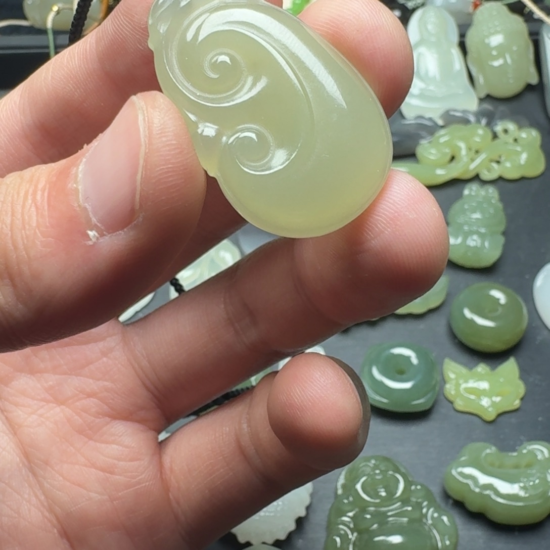 和田玉未镶嵌颈饰