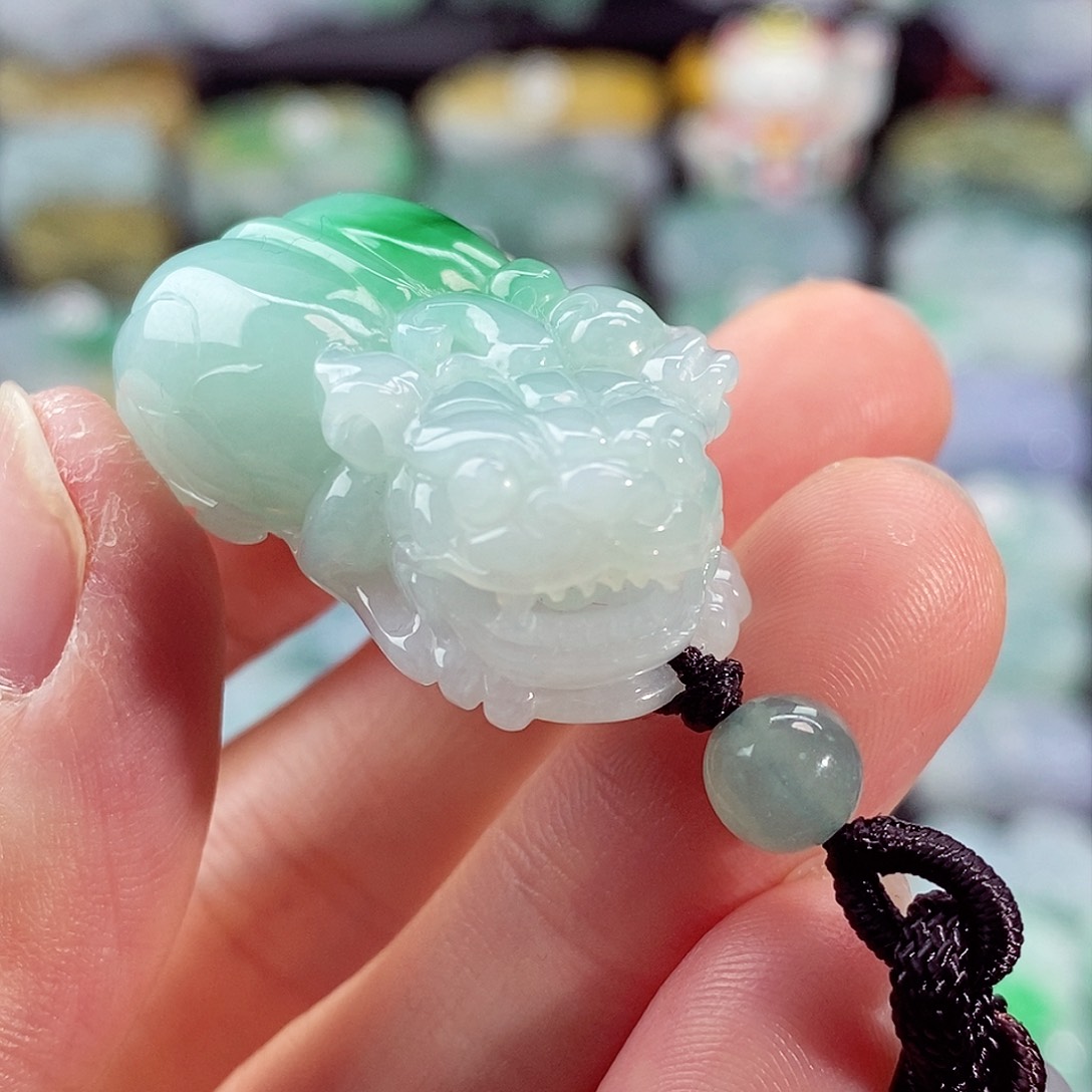 颈饰未镶嵌翡翠天然