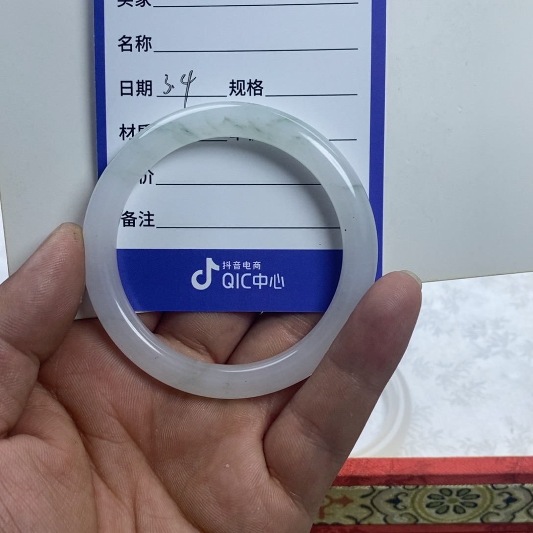 石英质玉手镯未镶嵌?**～030