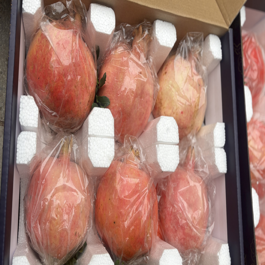 石榴新鲜采摘爆汁，，12个装，净重约8斤