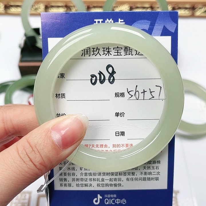 和田玉手镯未镶嵌媛**?