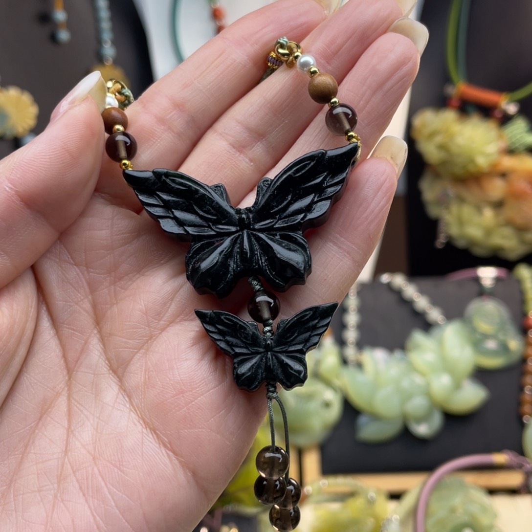 蛇纹石玉未镶嵌颈饰