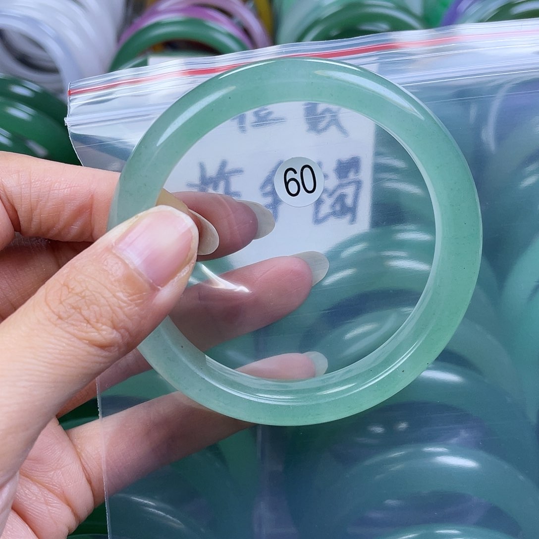 【闪购商品】未镶嵌手镯石英岩玉5859
