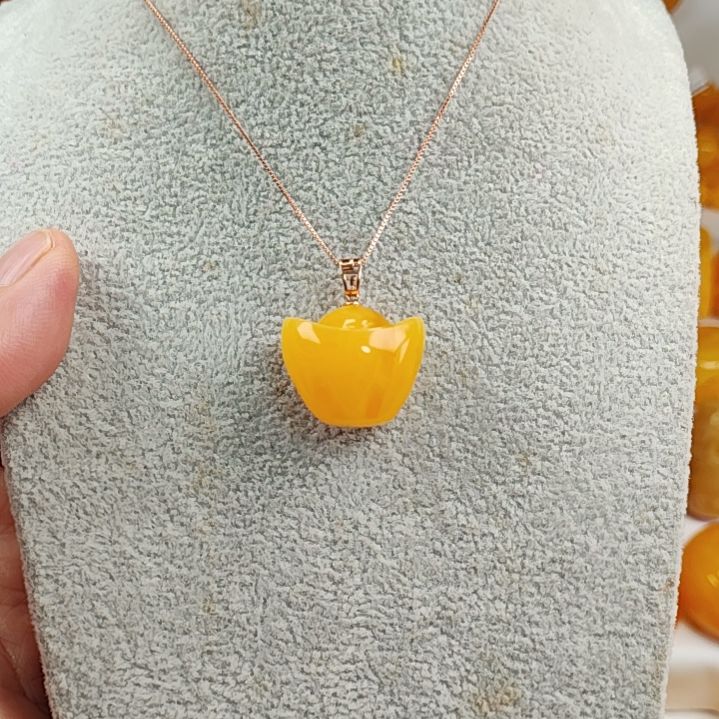 琥珀吊坠(赠链)18K金镶嵌