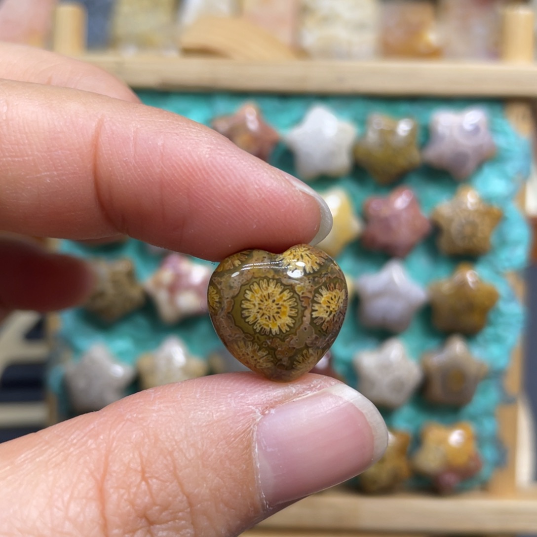 硅化玉未镶嵌颈饰精品