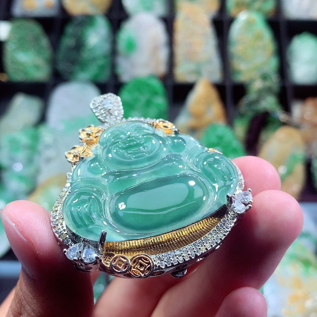 翡翠未镶嵌颈饰挂件