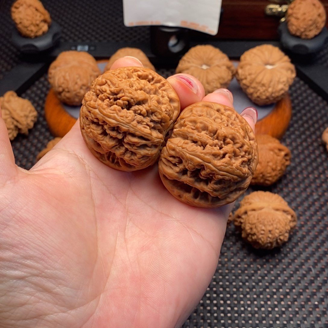 文玩核桃把件大粗筋45边46肚