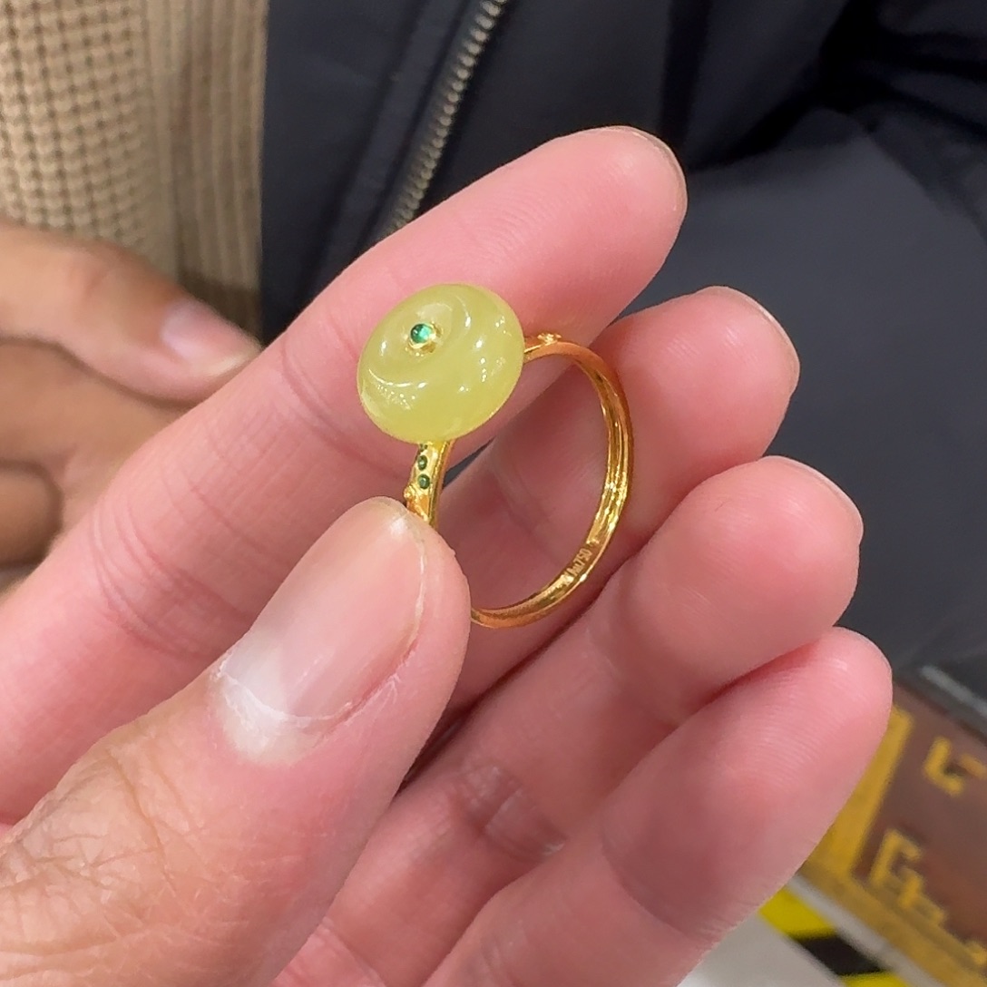 和田玉戒指18K金镶嵌215冰冰新疆若羌