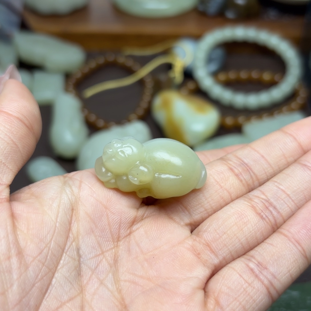 和田玉颈饰未镶嵌