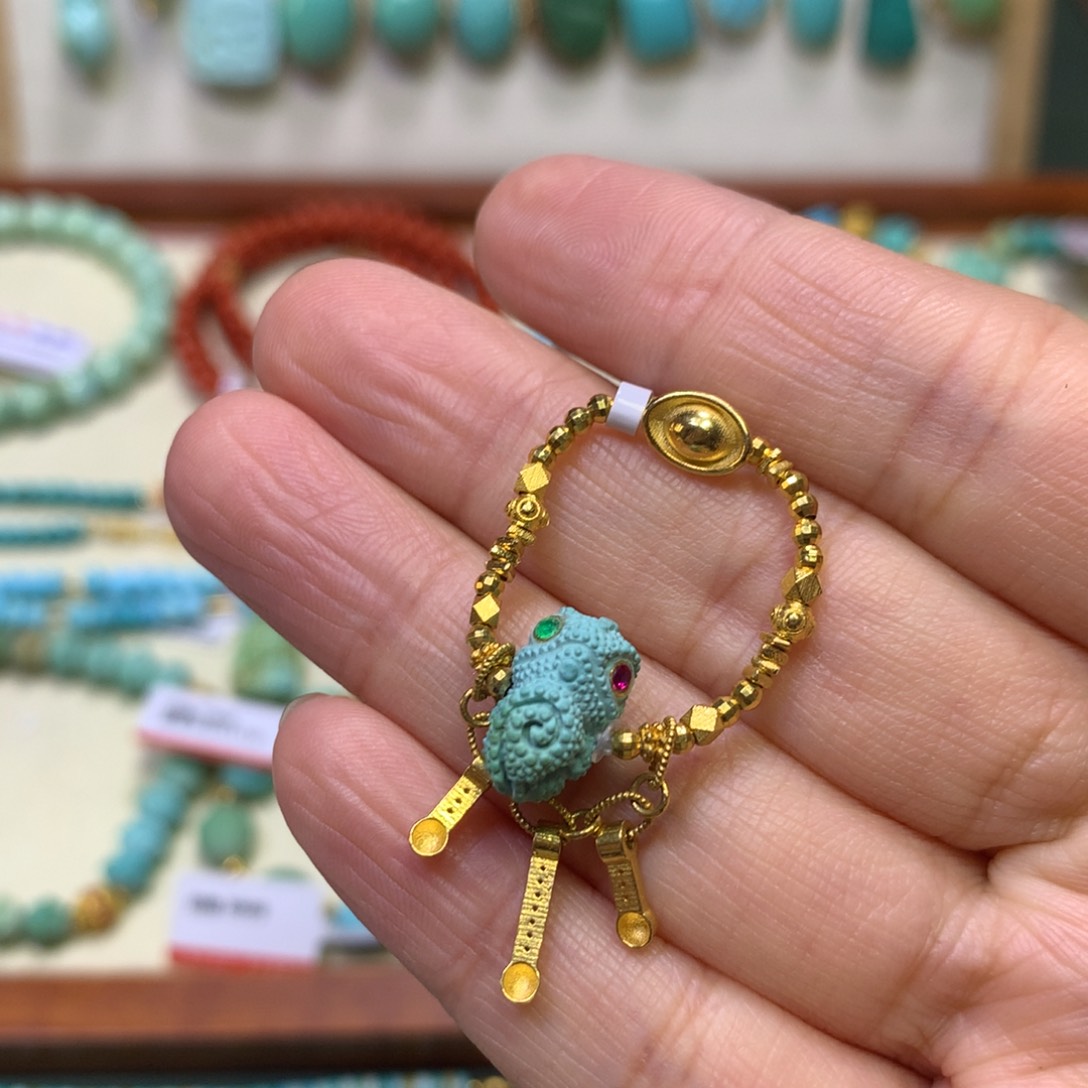 绿松石戒指18K金镶嵌