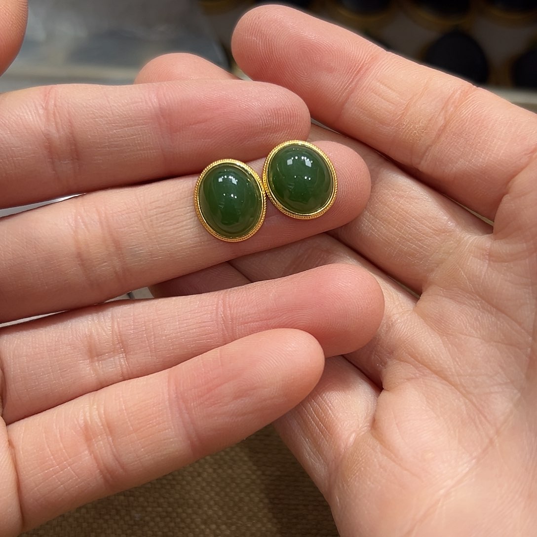 和田玉耳钉银S925镶嵌九**莉