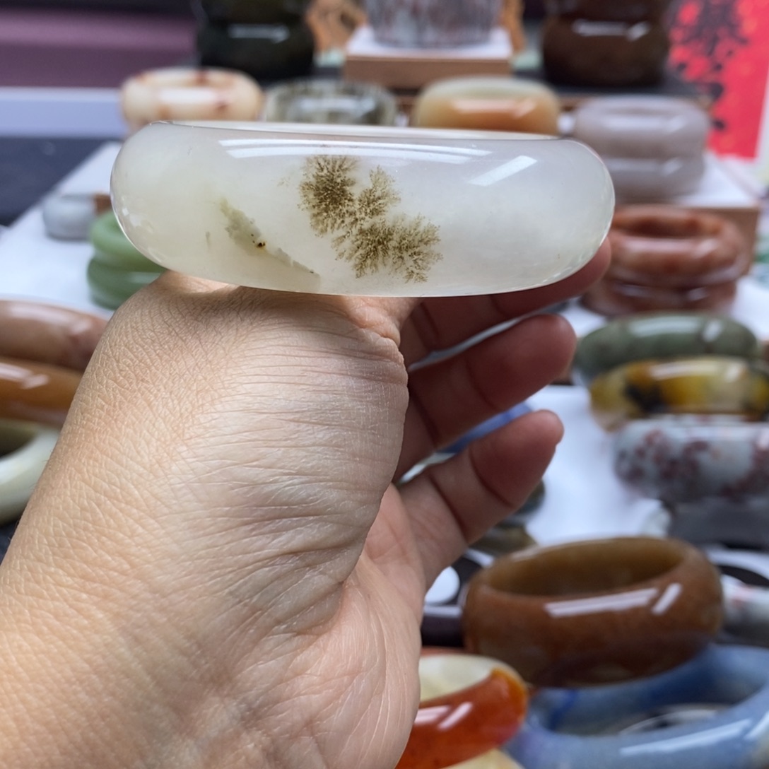 石英质玉未镶嵌手镯