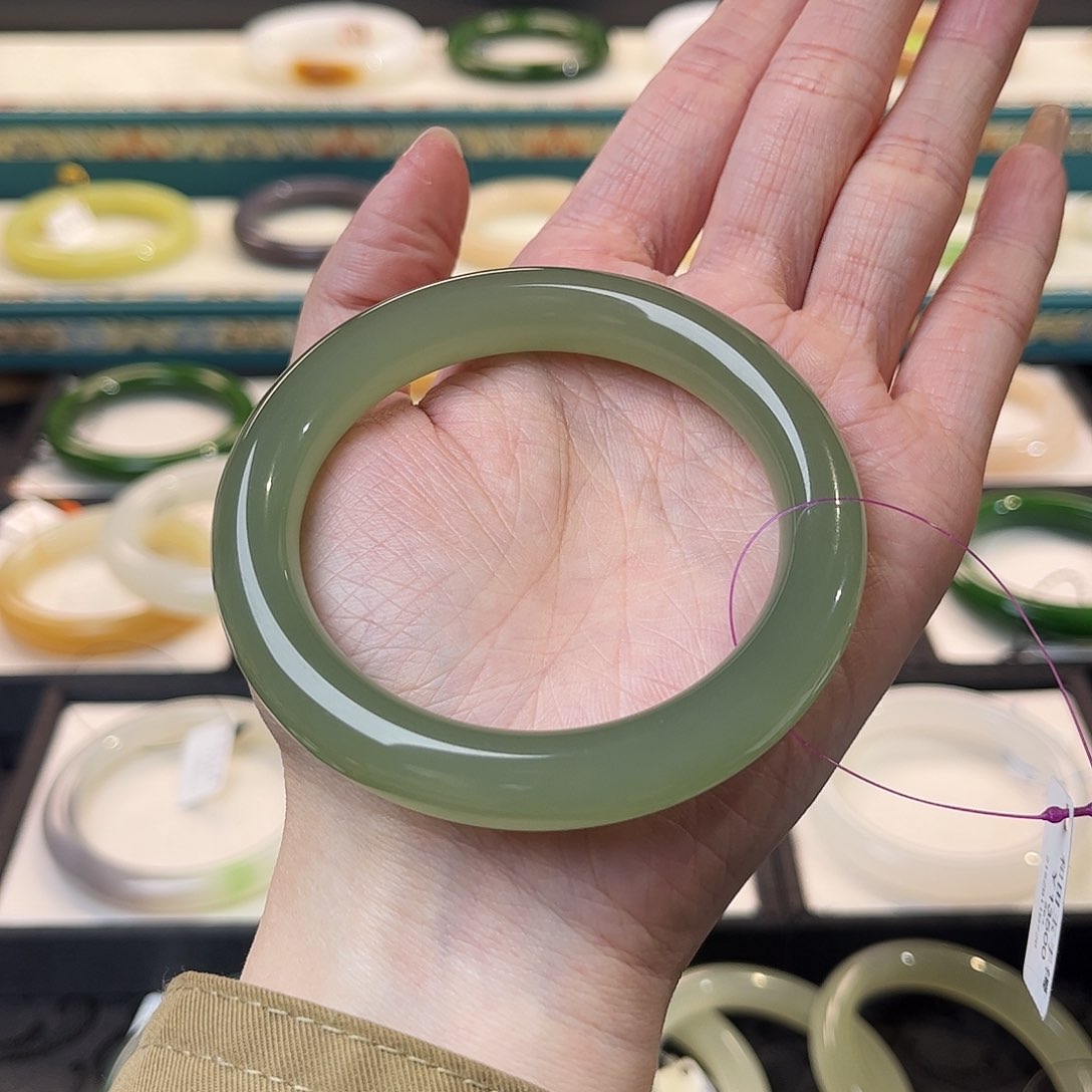 和田玉手镯未镶嵌高冰绿晴