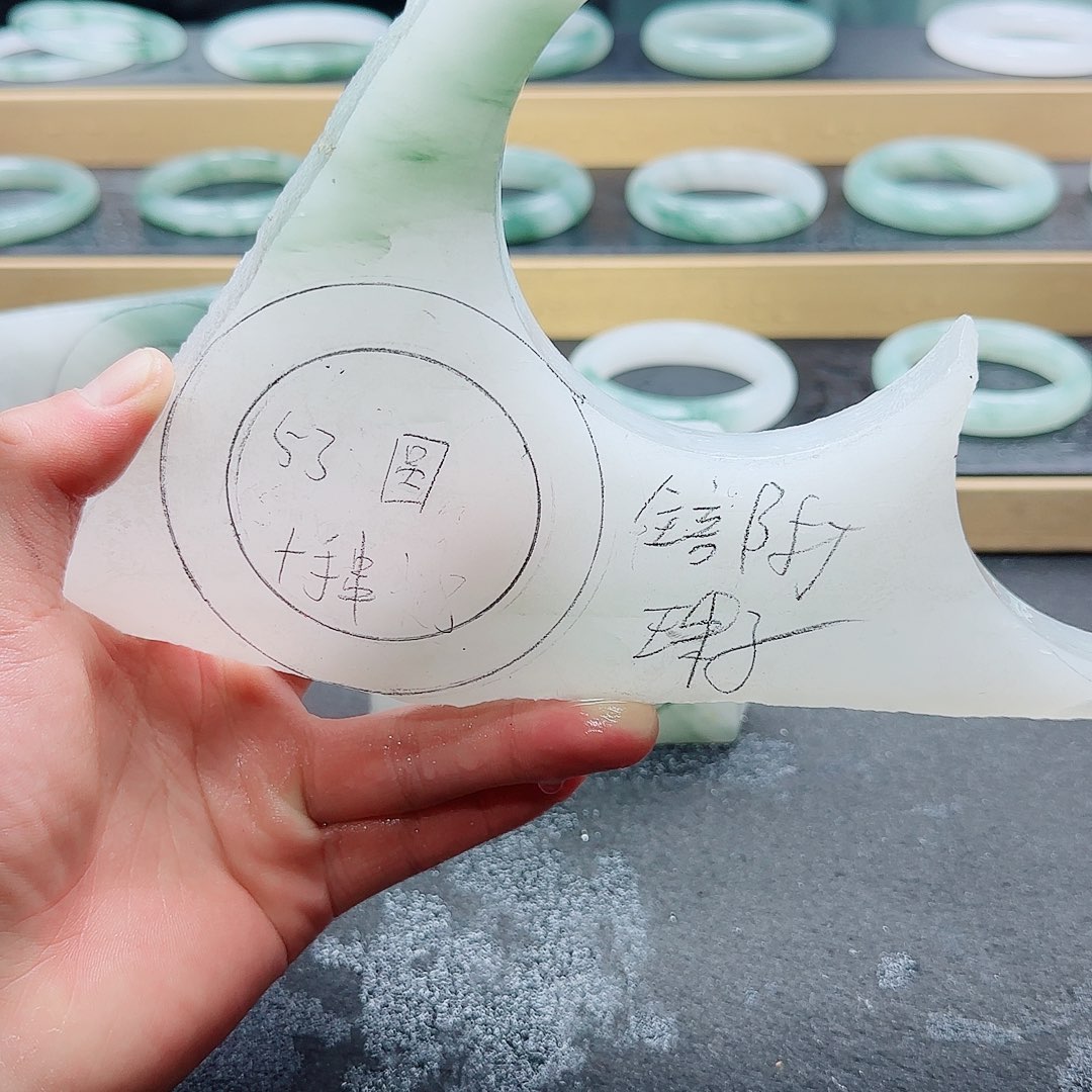 定制石英质玉b****伶手镯不退换