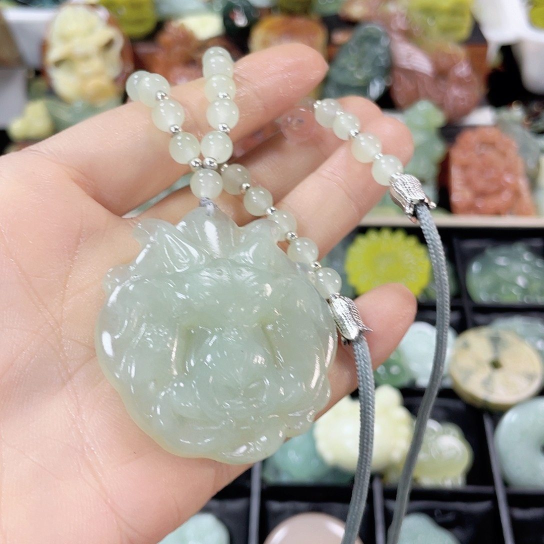 蛇纹石玉颈饰未镶嵌