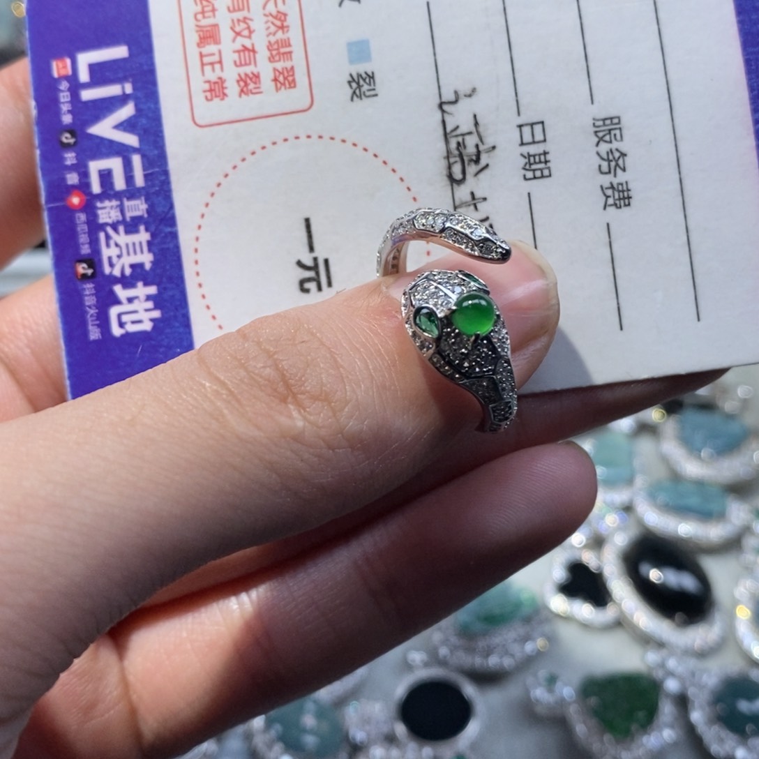 翡翠颈饰未镶嵌翡翠