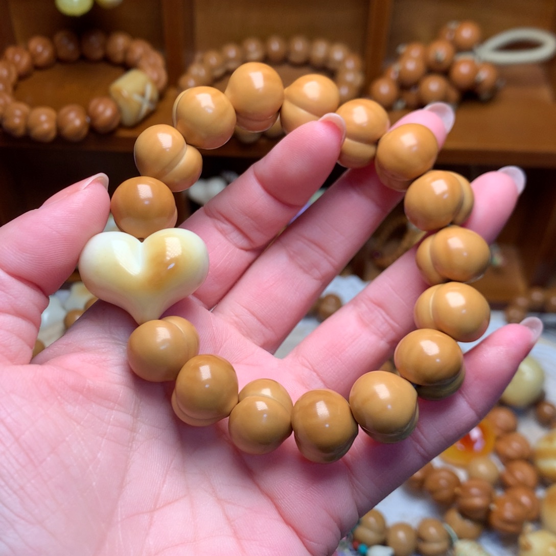 吊坠猴头核桃15高定屁桃手串白爱心