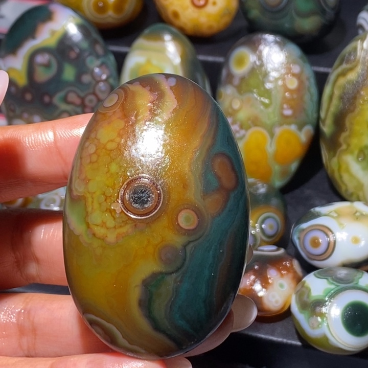 皇***岸玛瑙/玉髓未镶嵌珠宝奇石