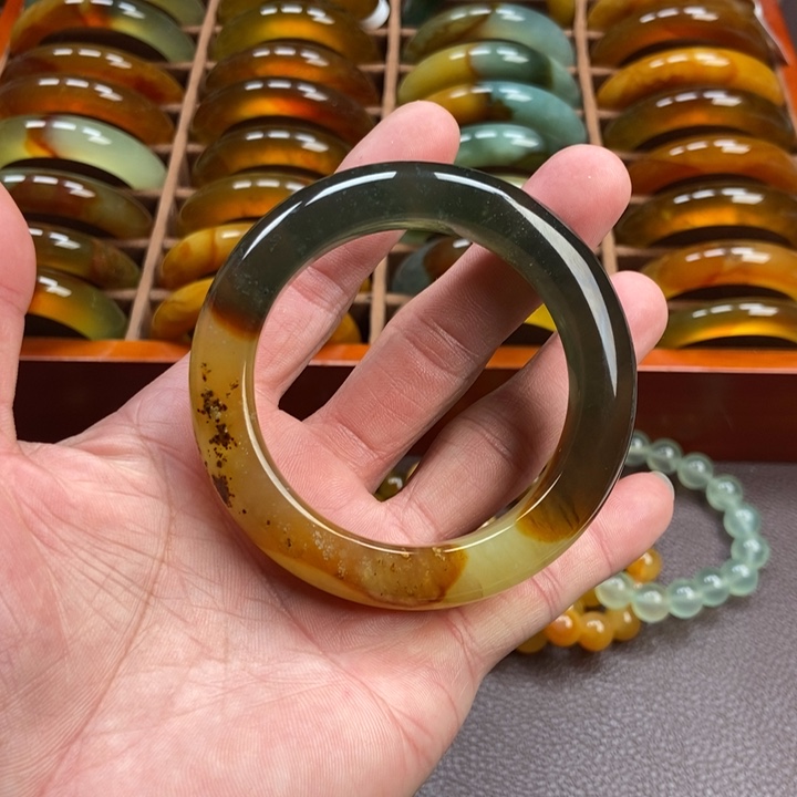 蛇纹石玉手镯未镶嵌芊**阳