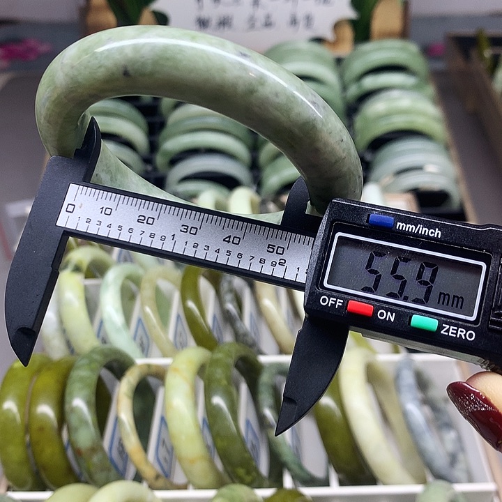 未镶嵌蛇纹石玉手镯6