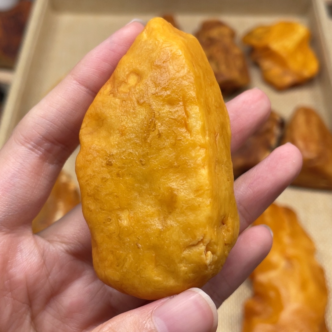 未镶嵌琥珀珠宝奇石