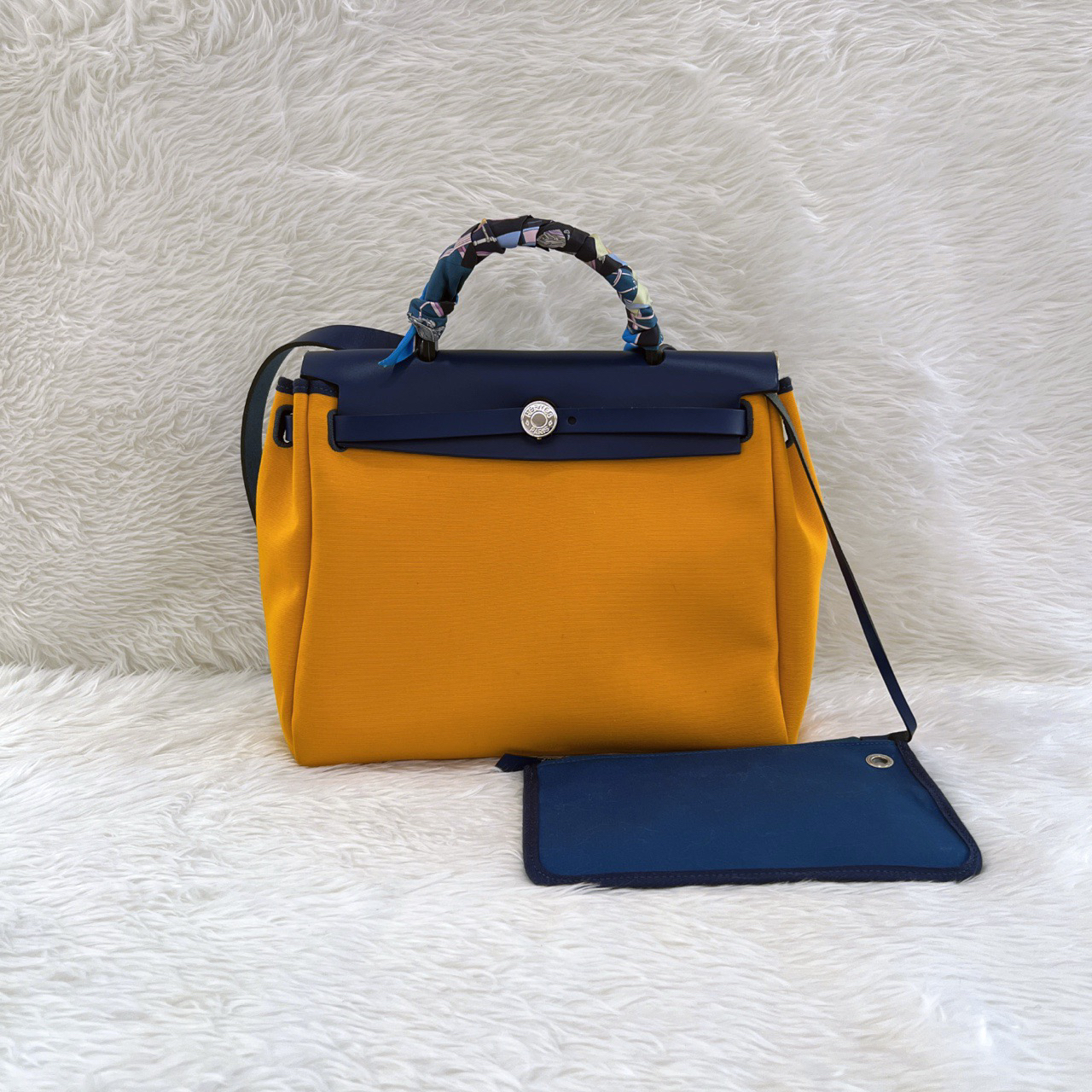 95新 Hermes/爱马仕 姜黄色拼藏蓝黑 手提包u刻 尺寸：31x10.5x25