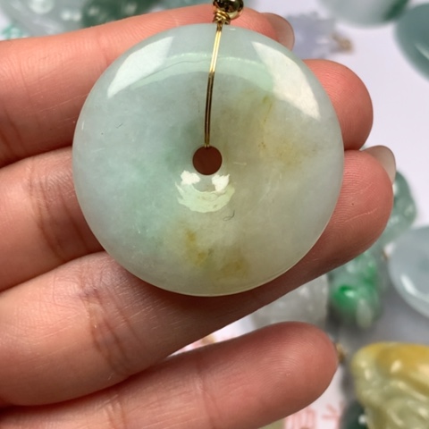 翡翠颈饰未镶嵌翡翠