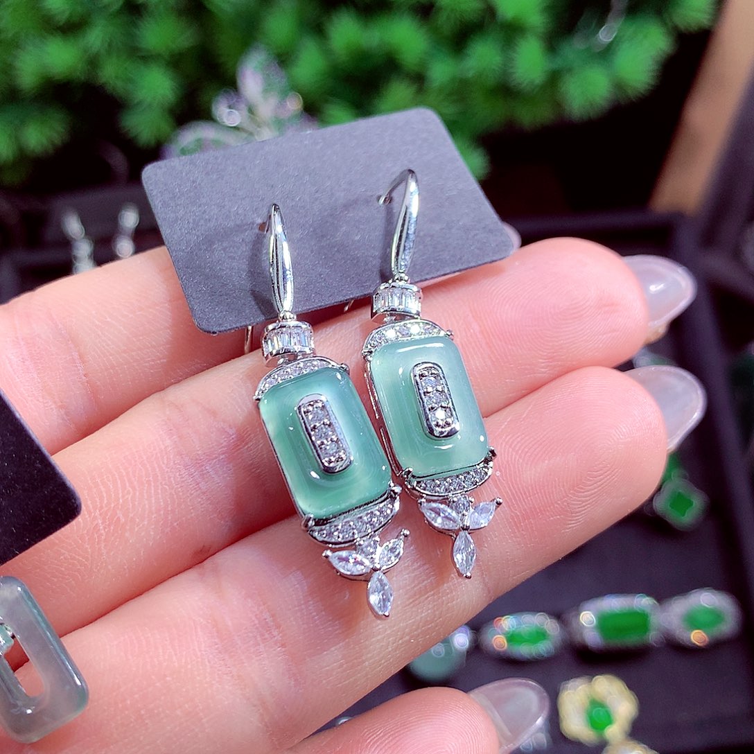 颈饰未镶嵌翡翠天然