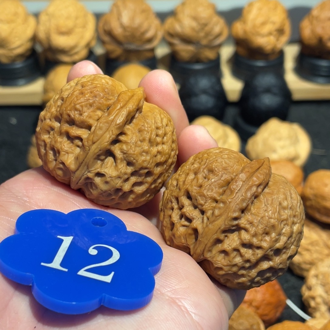烈焰红唇核桃微彩37。  