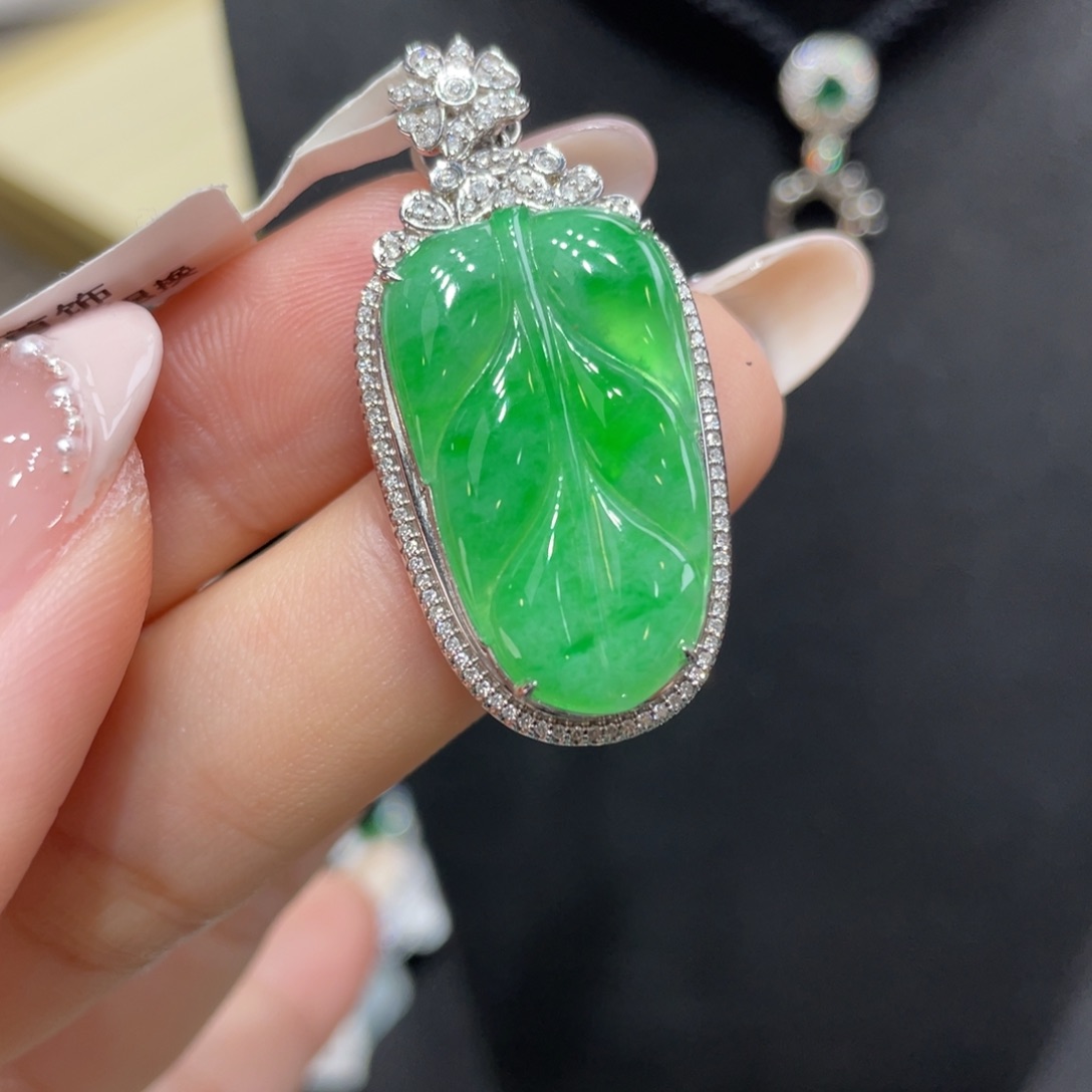 翡翠颈饰18K金镶嵌天然缅甸翡翠a货