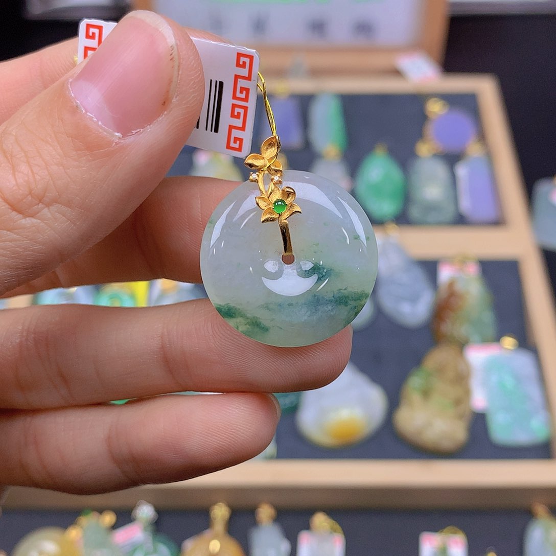 翡翠颈饰18K金镶嵌翡翠