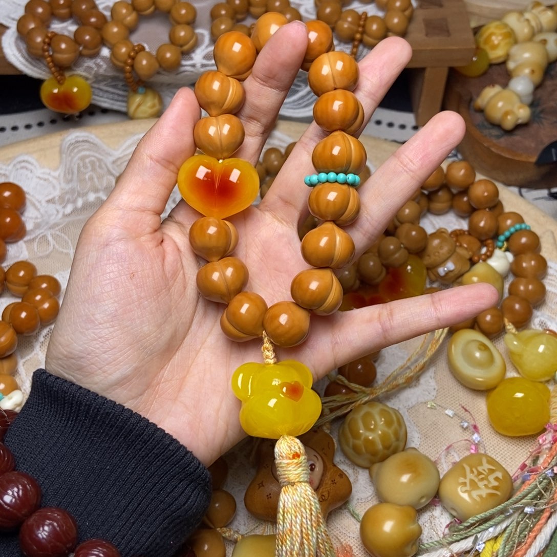 吊坠猴头核桃屁桃玻璃底卡16