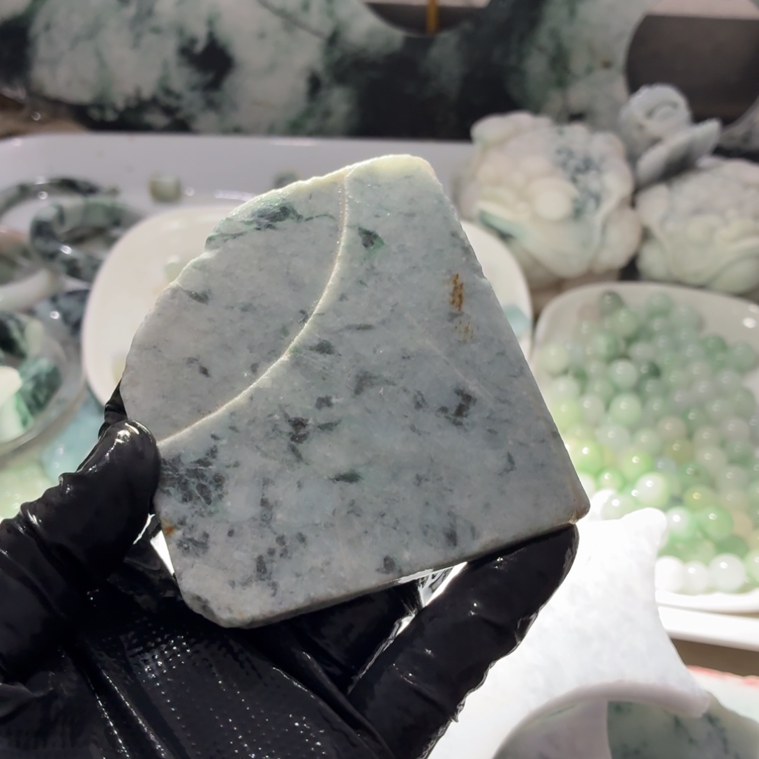 翡翠未镶嵌颈饰边角料