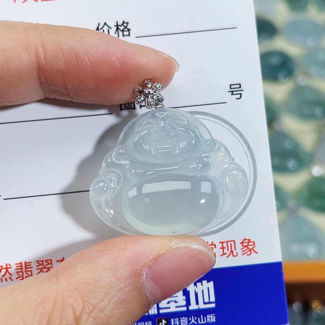翡翠18K金镶嵌颈饰吊坠