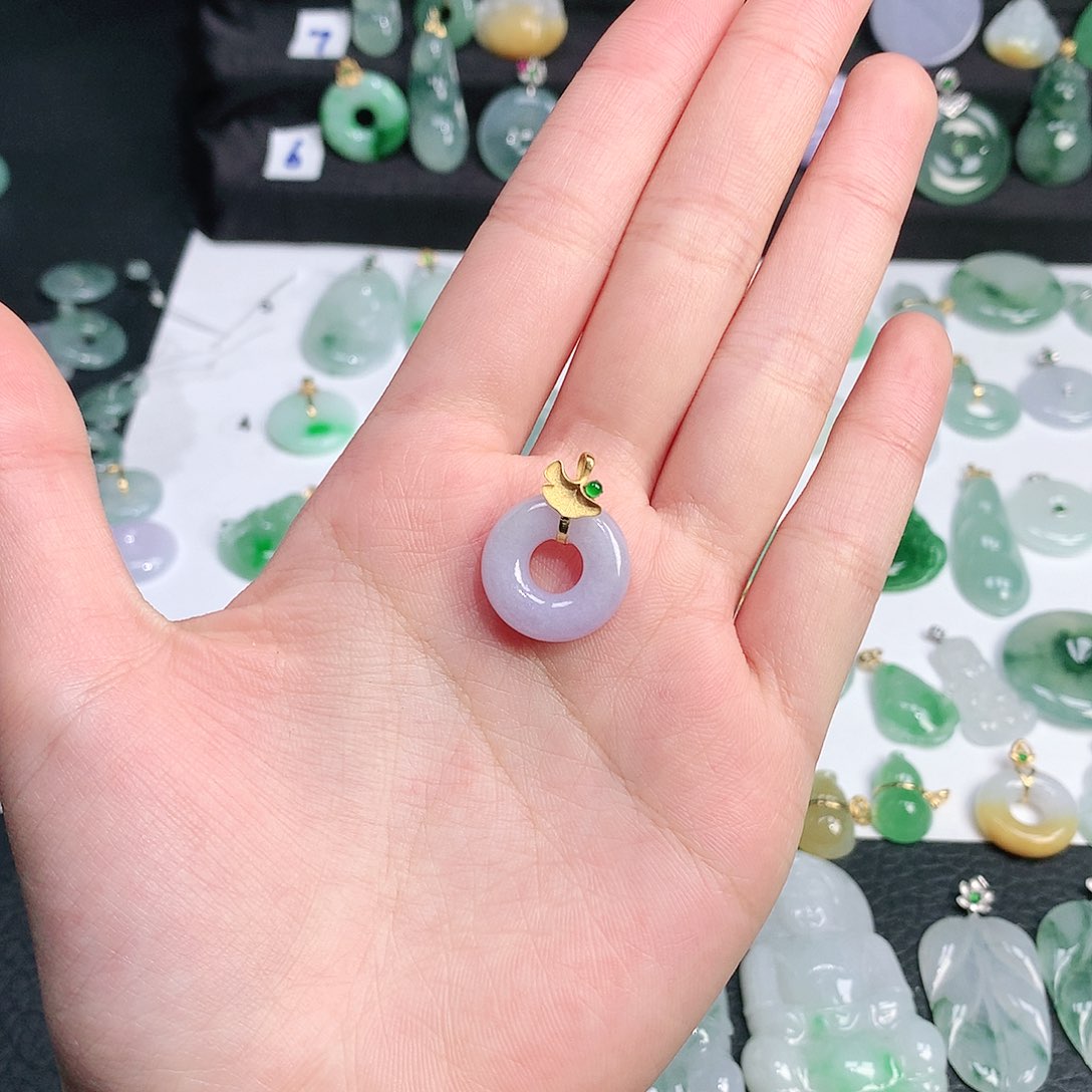 翡翠颈饰未镶嵌翡翠