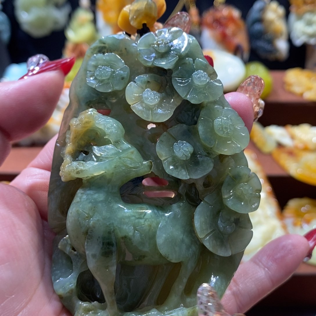 蛇纹石玉颈饰未镶嵌