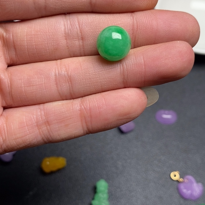 小***佳翡翠未镶嵌颈饰挂件