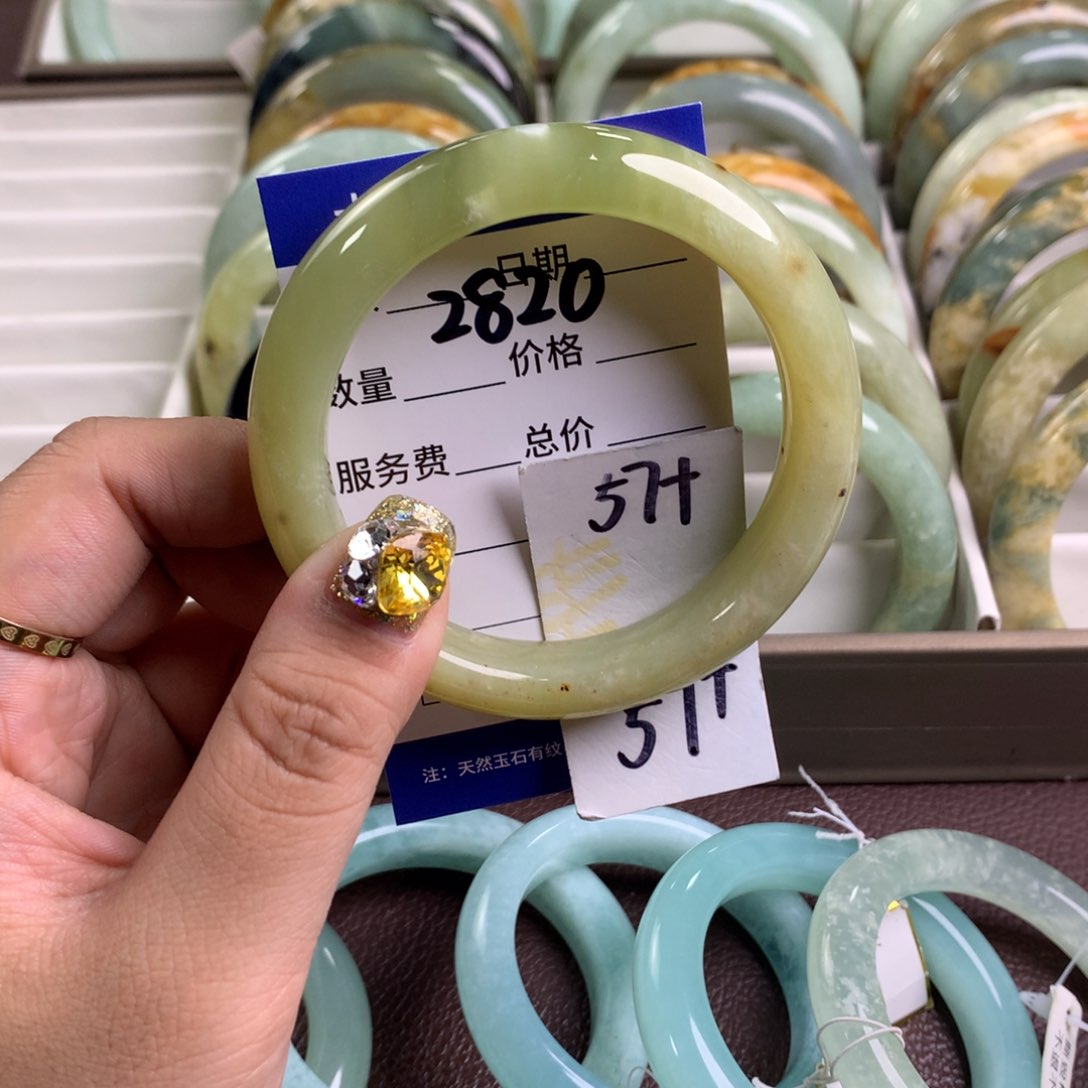 蛇纹石玉手镯未镶嵌2820