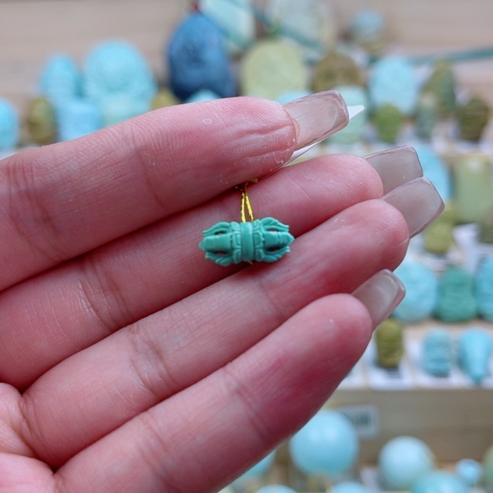 绿松石未镶嵌珠宝奇石