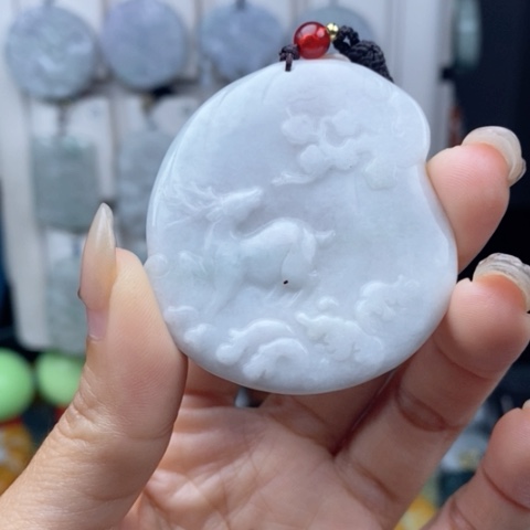 翡翠颈饰未镶嵌翡翠