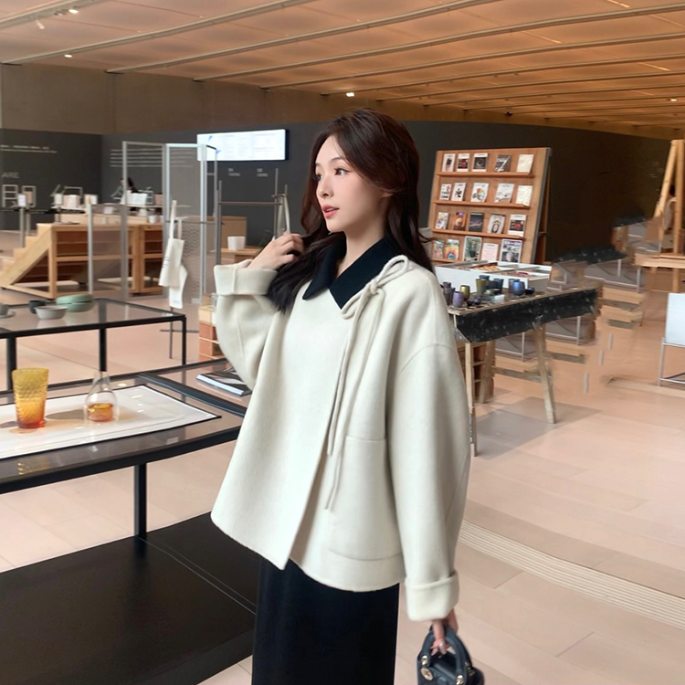 金蘑菇菇 圣日尔曼 法式千金感 撞色领口大衣