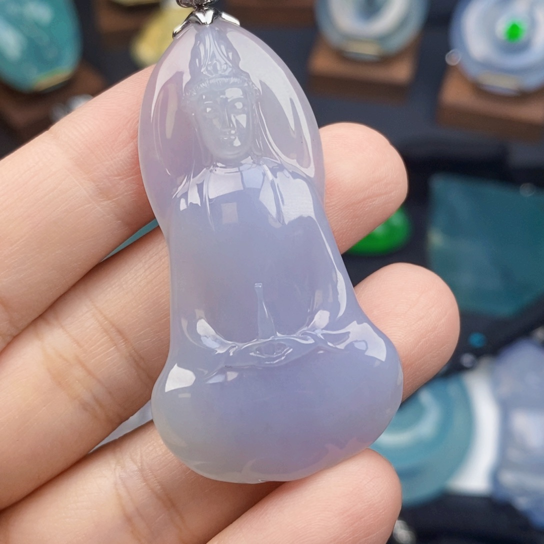 翡翠18K金镶嵌颈饰观音