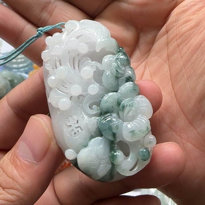 颈饰未镶嵌翡翠花鸟